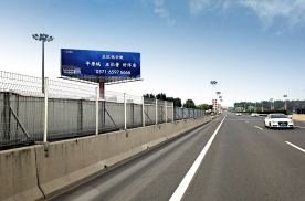 河南郑州郑新黄河大桥与平原新区东站互通塔二高速公路单面大牌