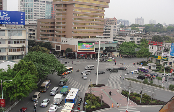 广东江门蓬江区新侨都酒店外墙（胜利路与江会路交汇处）城市道路LED屏
