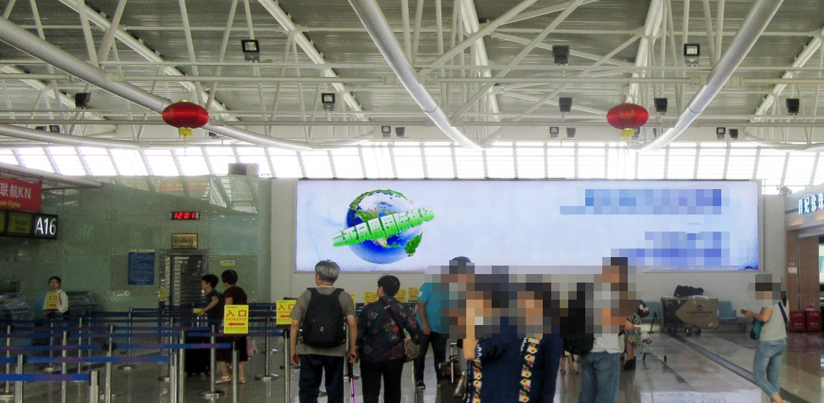 海南三亚天涯区凤凰国际机场出发大厅安检口外2-8机场灯箱