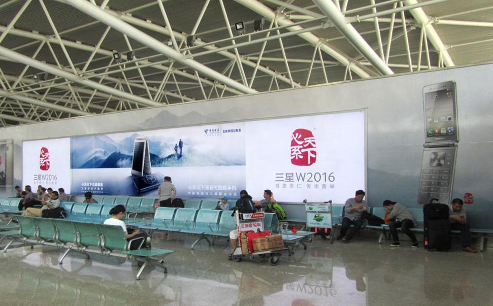 海南三亚天涯区凤凰国际机场出发大厅安检口外2-7机场灯箱