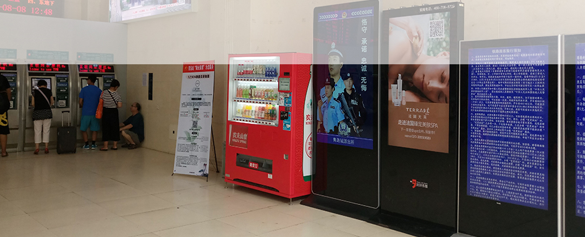 山东青岛青岛站安检仪两侧刷机屏火车高铁智能终端