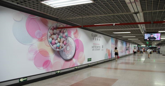 北京大望路站厅层南墙地铁轻轨墙贴/地贴