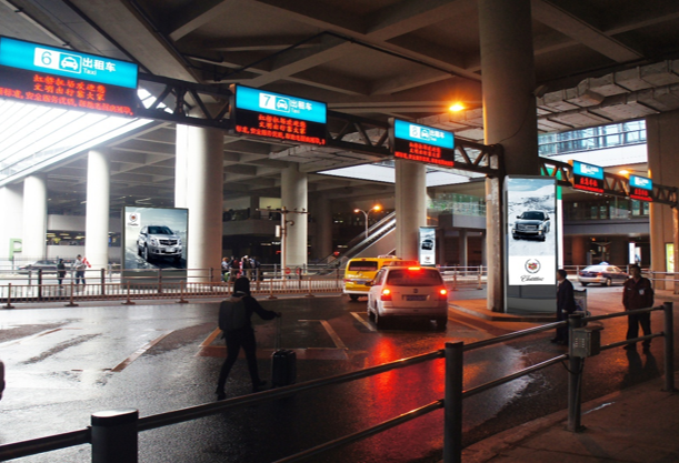 上海上海虹桥国际机场T2航站楼出租车等待区机场LED屏
