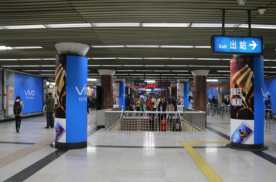 北京1号线与10号线换乘站国贸站厅层地铁轻轨包柱