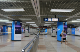 北京1号线与14号线换乘站大望路站厅层地铁轻轨包柱