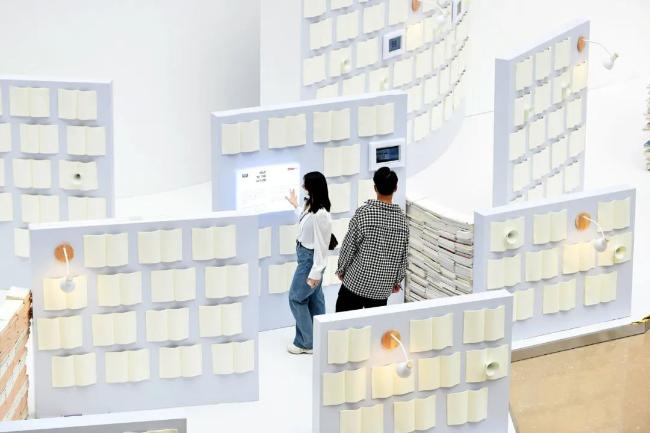 联想「从迷局到未来」艺术展，造了一座500平米的迷宫