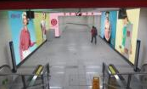 北京15号线马泉营站B出入口电梯段西墙地铁轻轨墙贴/地贴