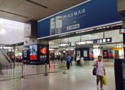 北京昌平线西二旗站站厅南侧门楣地铁轻轨门贴