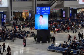 重庆江北区重庆北站候车大厅内中轴线中央火车高铁LED屏