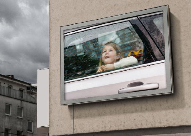 麦当劳最新户外广告，向凝视窗外的孩子们致敬