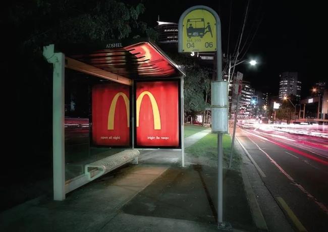 麦当劳新出户外广告，竟被“吃掉”了！