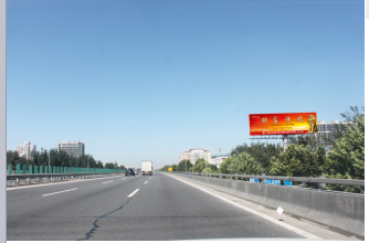 北京京开高速公路进京方向12.9公里处高速公路单面大牌